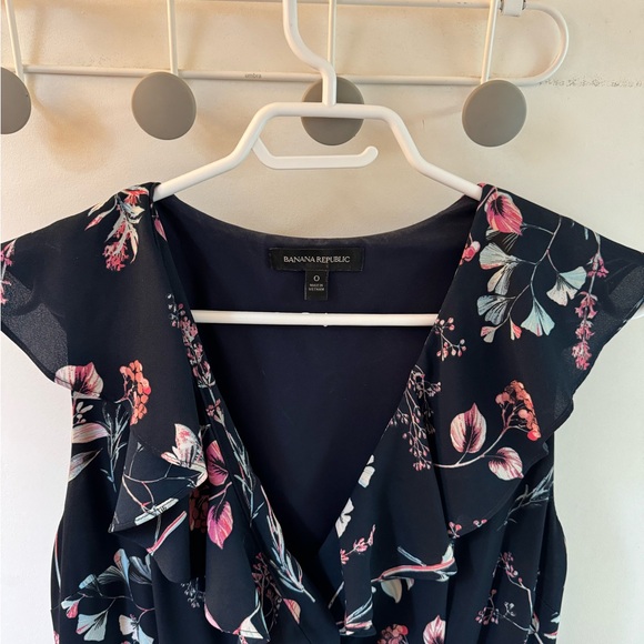 Beautiful ruffly Banana Republic dress. - Picture 2 of 2